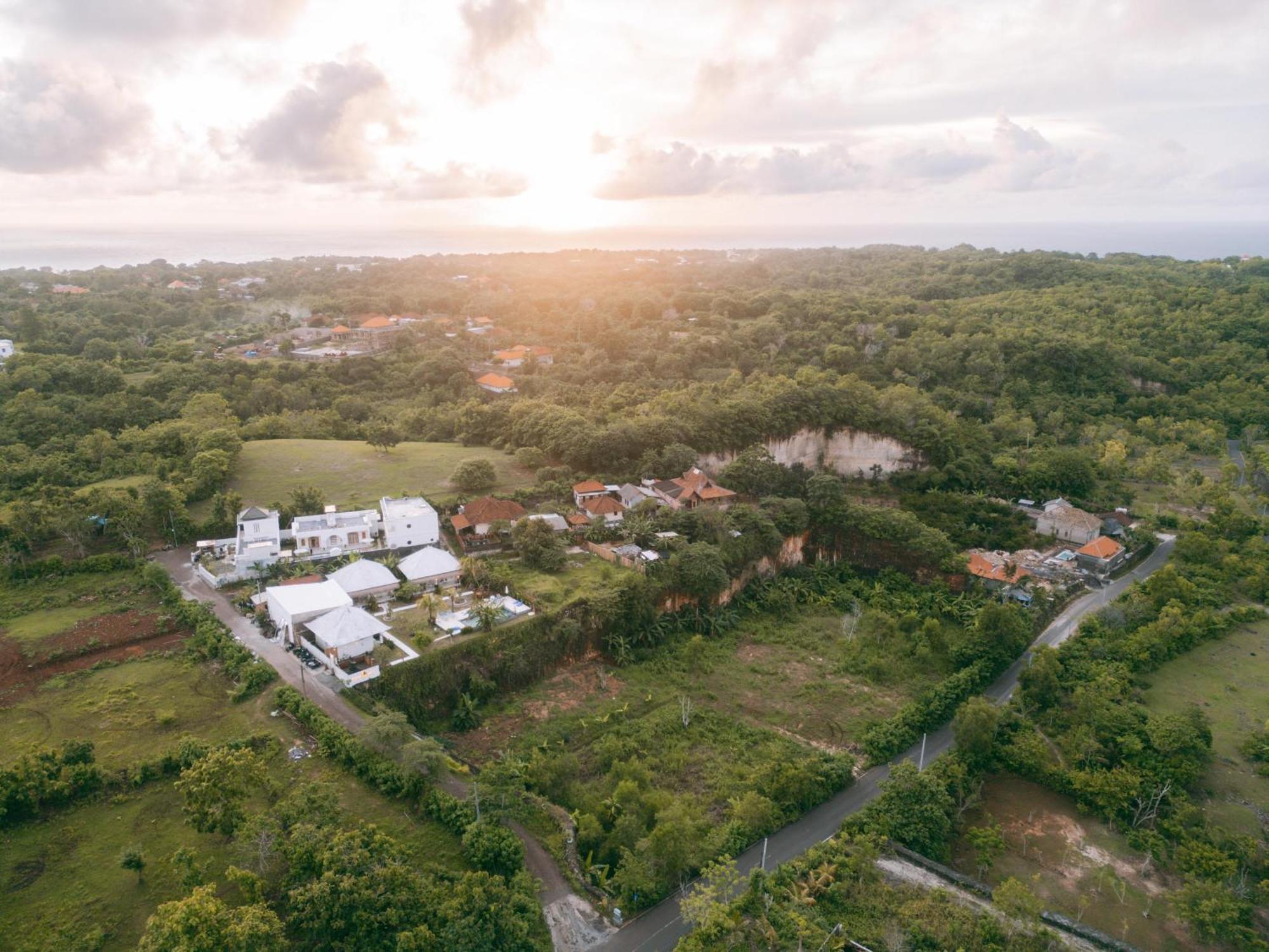 Hotel Sukacita Hill Uluwatu Esterno foto